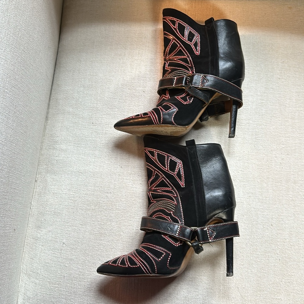 Isabel Marant embroidered cowboy boots. Size 39. (8)